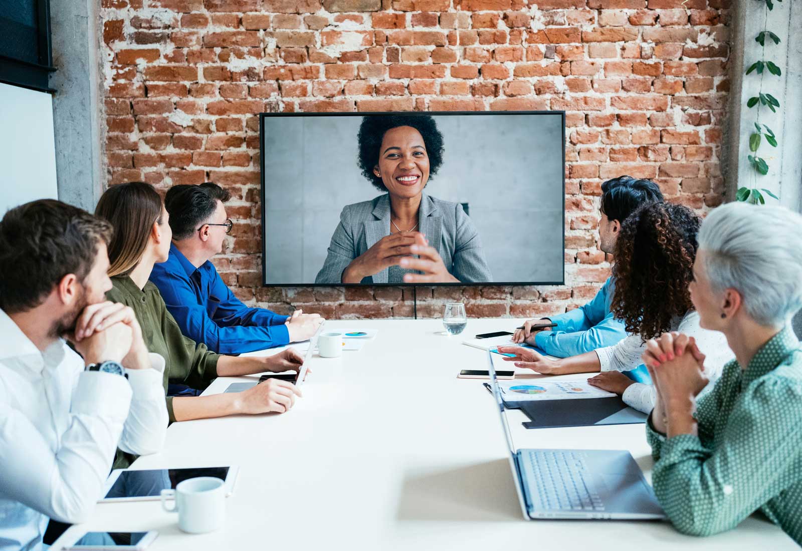 ¿Cómo hacer una presentación por videoconferencia?